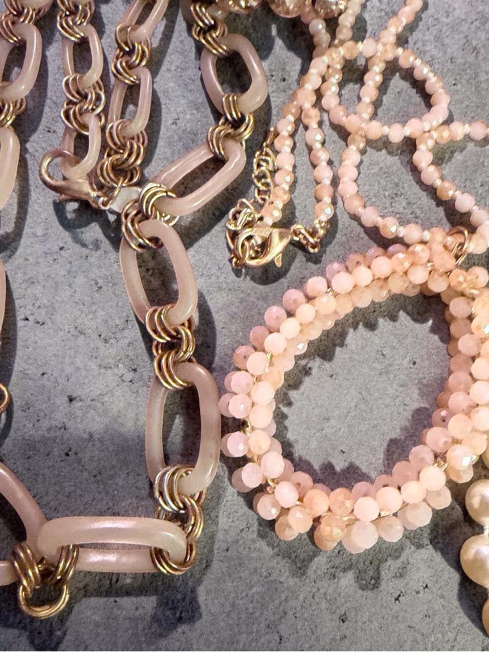 Elegant Pearl and Blush Beaded Necklace Set - Picture 6 of 10